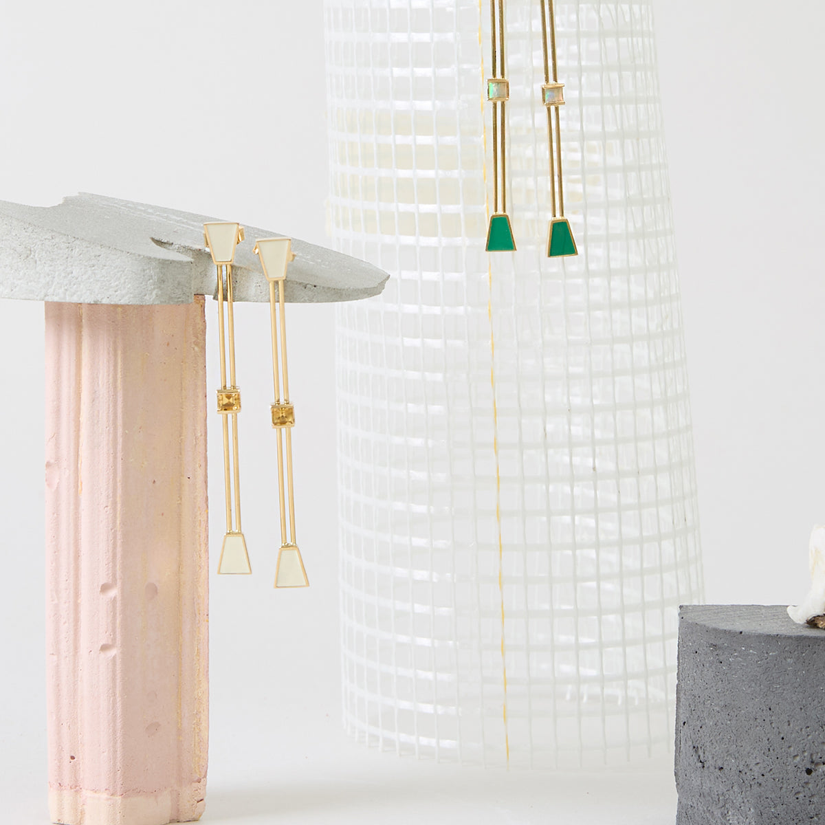 PISTILO CARRÉ WHITE EARRINGS