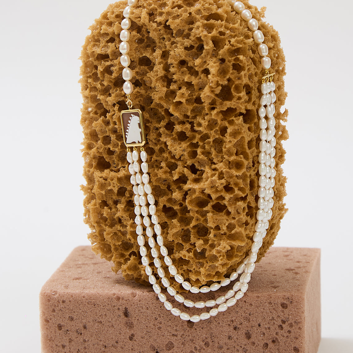 CAMEO DINO MULTIPERLA NECKLACE