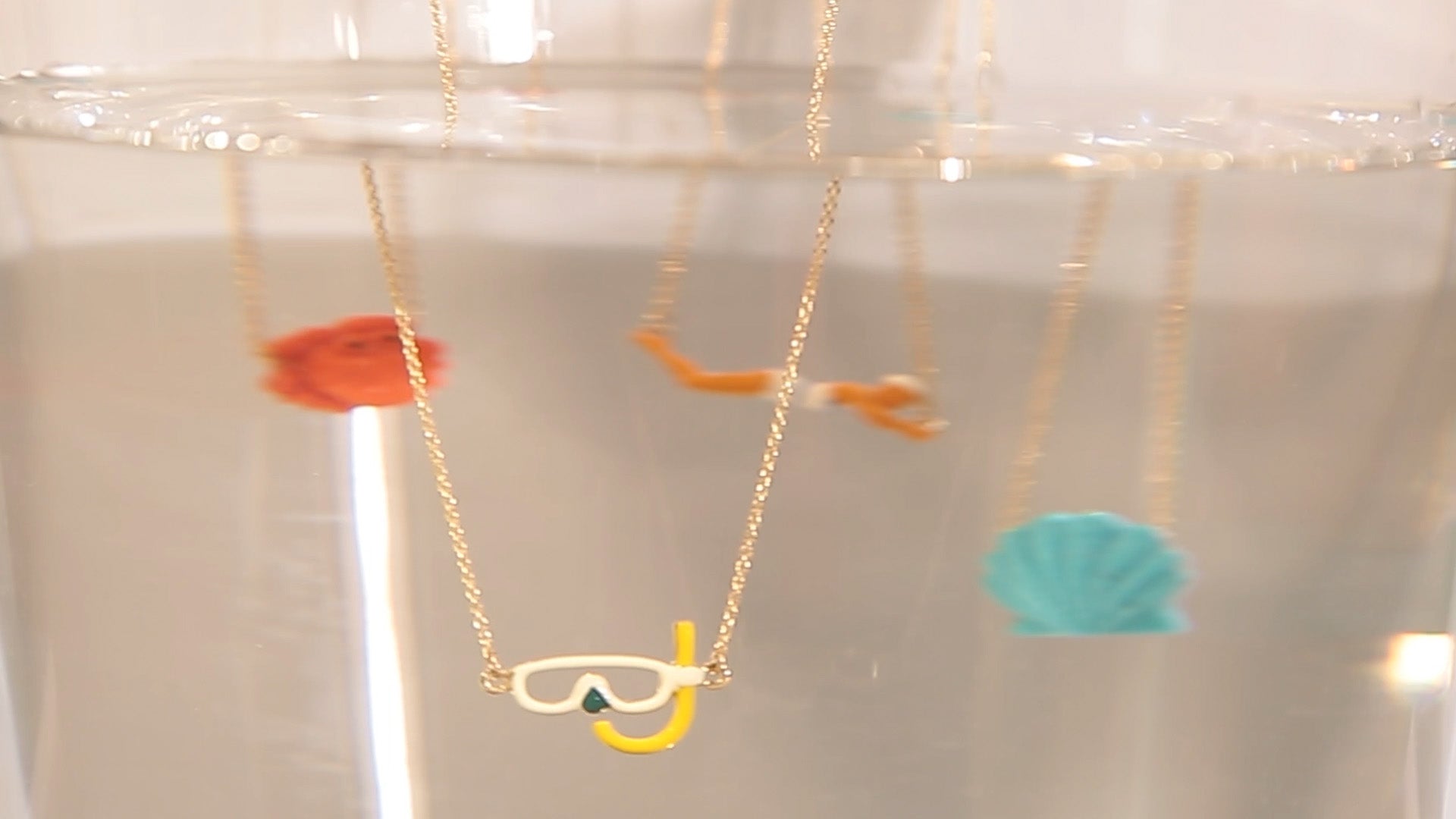 SNORKELING YELLOW NECKLACE